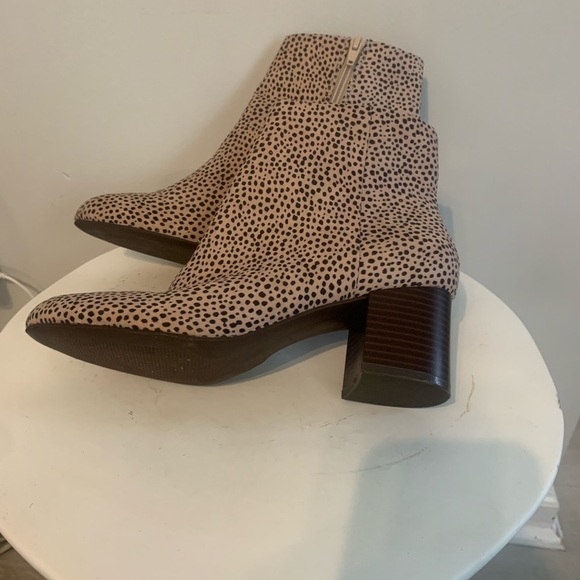 LOFT Leopard Print Beige-Black Ankle Booties sized 8 zipper animal tan‎ brown - Picture 2 of 12